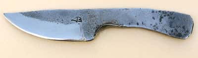 Joël Becker, couteau forgé, la lame est laissée volontairement avec les traces de forge. © <a target="_blank" href="http://brut-de-forge.com/">Brut de forge</a> 