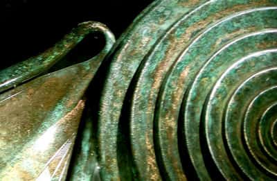 Détail d'un objet en bronze 1200 av JC.