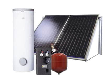Un chauffe-eau solaire se compose de capteurs (ou panneaux),d’un ballon de stockage de l’eau, d’un vase d’expansion,d’une régulation (avec des sondes de température), et de la tuyauterie adéquate.<br />© Elm-Leblanc - Tous droits réservés