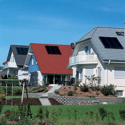 Trois maisons avec capteur solaire © Viessmann Tous droits réservés