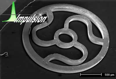 Exemple de découpe dans un métal (observation au microscope électronique).