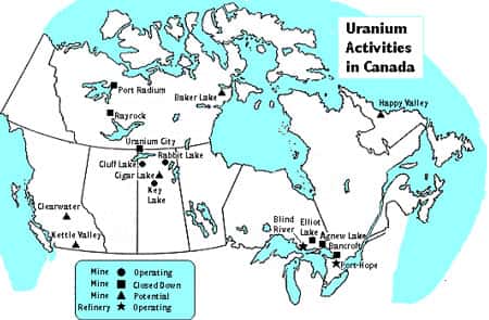 Carte de l'uranium au Canada. Les mines en activité sont marquées d’un rond, celles qui ont été fermées d’un carré et les sites potentiels d’un triangle. Les étoiles figurent les sites de raffinage en activité. © DR