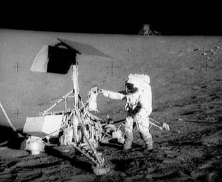Surveyor 3 sur la Lune, visitée par les astronautes d'Apollo 12 un peu plus tard (ici Pete Conrad)... Crédit Nasa
