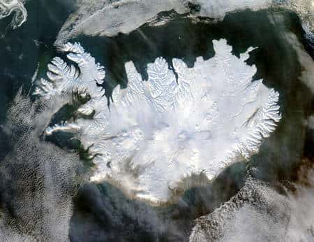 Vue satellitaire de l'Islande en hiver. © DR