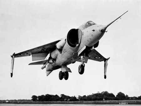 Le P.1127 Britannique, ancêtre du Harrier. © Nasa
