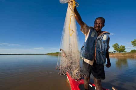 La pêche et l'aquaculture de crevettes sont à l'origine de près de 50 000 emplois. Elles sont également l'une des principales sources de devises de Madagascar © Alexis Rosenfeld