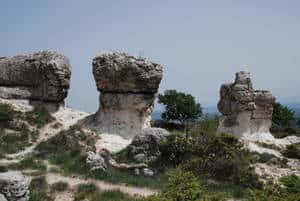 Les impressionnants rochers des Mourres. © François Michel
