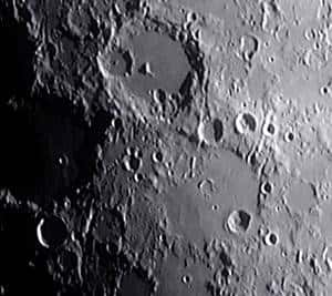 Le cirque Hipparque au centre de la face visible de la Lune. © Nasa 