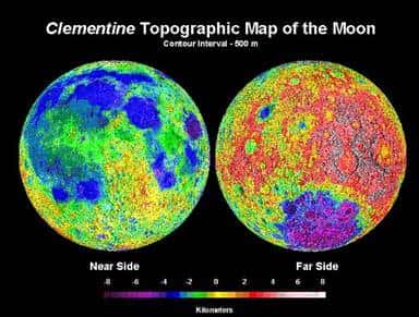 La sonde Clementine a détecté des indices de la présence de glace dans les régions polaires ! Voici une carte topographique de la Lune par cette sonde américaine. © Nasa