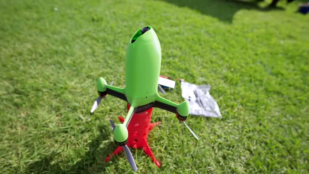 Le drone Peregreen 2 qui a établi un nouveau record du monde de vitesse, sans le nez transparent pour ne pas avoir de distorsions au niveau de l’image de la caméra. © Luke Maximo Bell