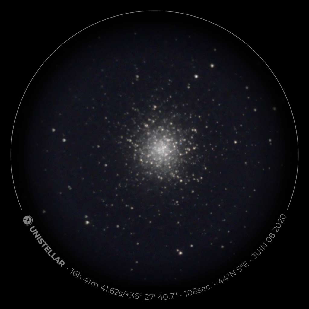 M13 (Messier 13), le Grand amas d'hercule, observé avec l'eVscope. Des dizaines de milliers d'étoiles sont concentrées dans ce célèbre amas globulaire. © XD, Futura