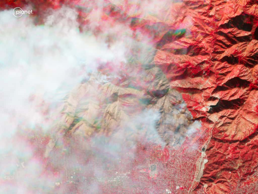 Cette image dans le proche infrarouge de l'incendie Eaton a été acquise le 8 janvier 2025. © Planet Labs PBC