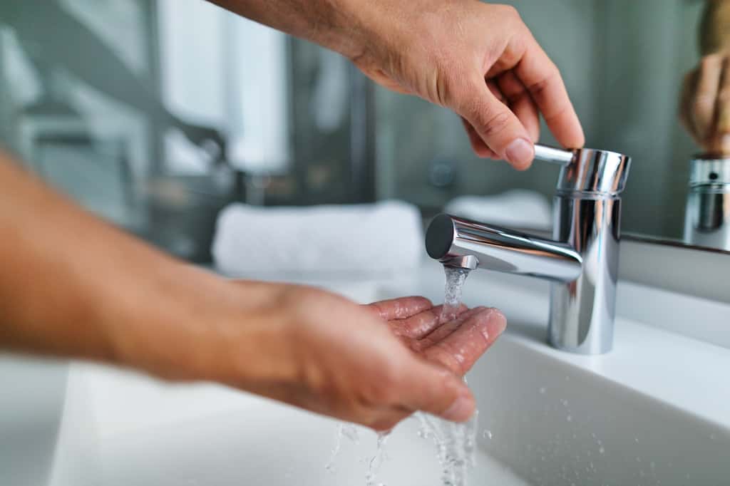 L'eau potable est rendue consommable à la suite d'un traitement sophistiqué, physique et chimique qui assure son innocuité. © Maridav, Adobe Stock