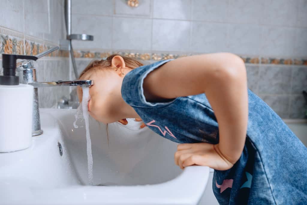 Selon une étude, la pollution au plomb serait très sous-estimée et serait à l'origine de 30% des décès par maladies cardiovasculaires. Elle jouerait aussi un rôle dans le développement des capacités cognitives des jeunes enfants, notamment dans les pays en voie de développement. © Semachkovsky, Adobe Stock