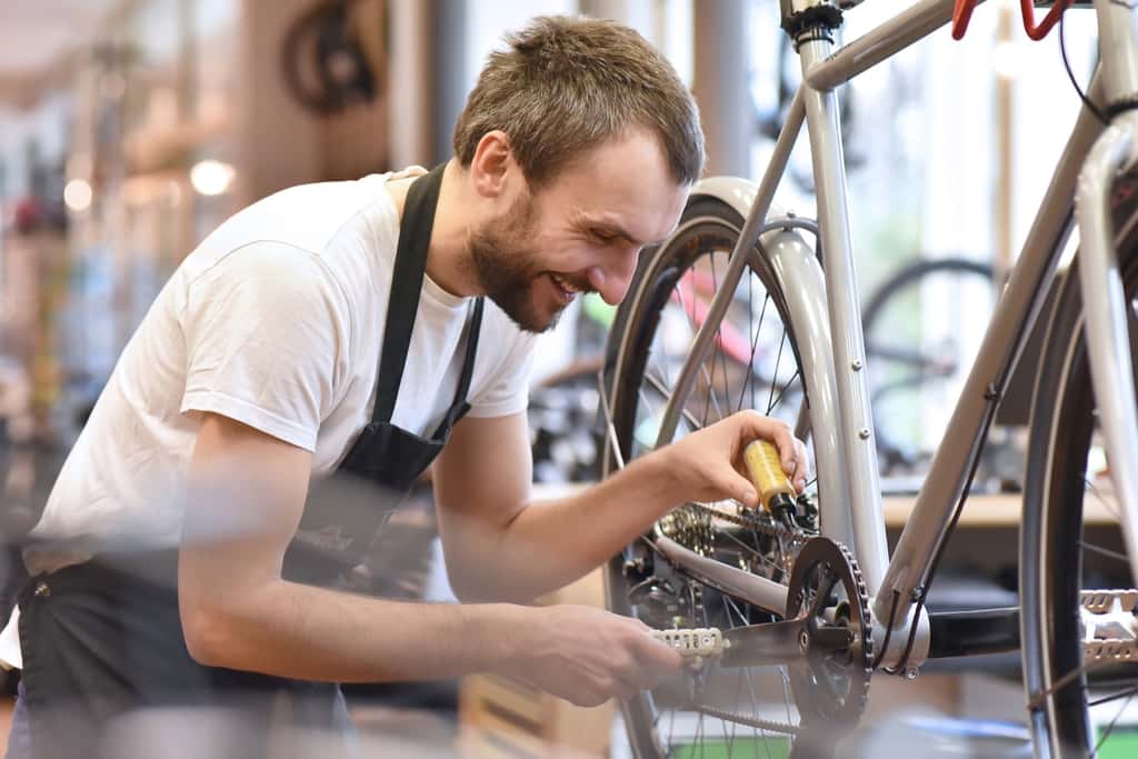 2024 joue la carte de l'économie circulaire : bonus réparation pour les vélos, les appareils électro-ménagers, valorisation des déchets organiques, des pneus… © Industrieblick, Adobe Stock