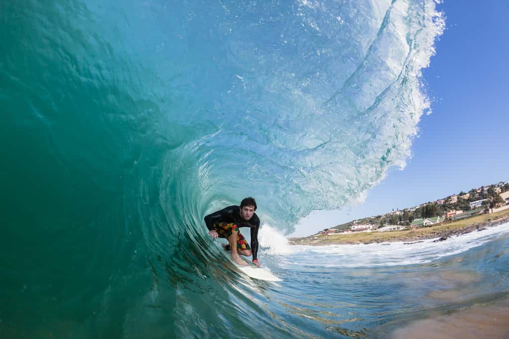 C'est en Bretagne qu'est née la toute première réserve de vagues en France. © ChrisVanLennepPhoto, Adobe Stock