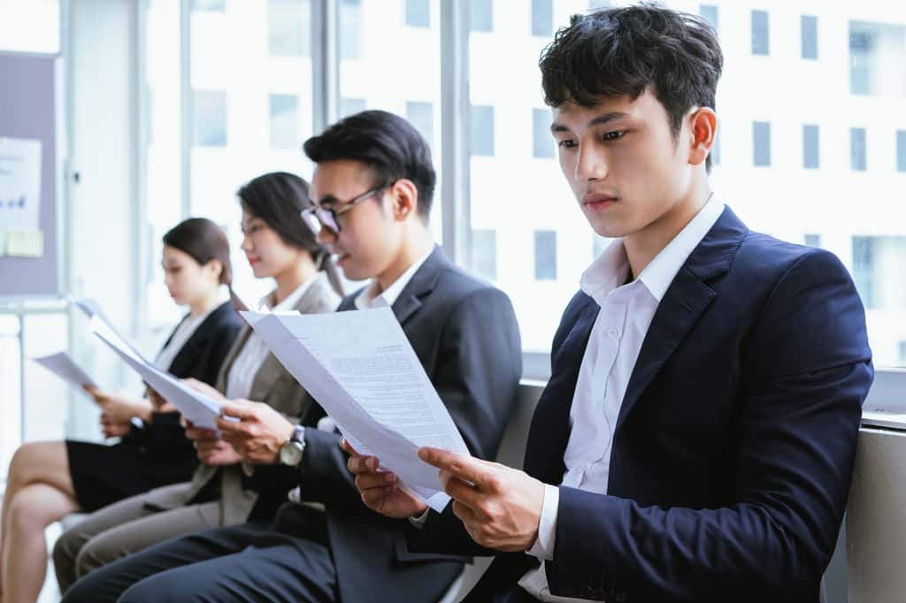   Un peu plus de 20 % des jeunes Chinois de moins de 24 ans sont au chômage, et comble de malchance, au delà de 35 ans, ils sont purement et simplement rejetés des processus de recrutement. © Timeimage, Adobe Stock