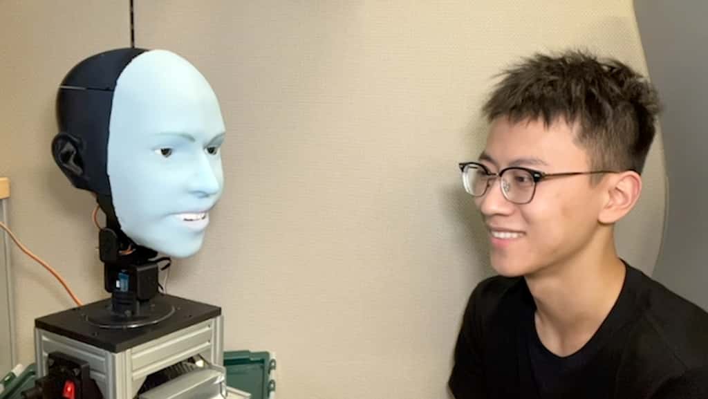 Emo est capable d’identifier une expression de visage avant qu’elle soit marquée et de la reproduire. © Université de Columbia