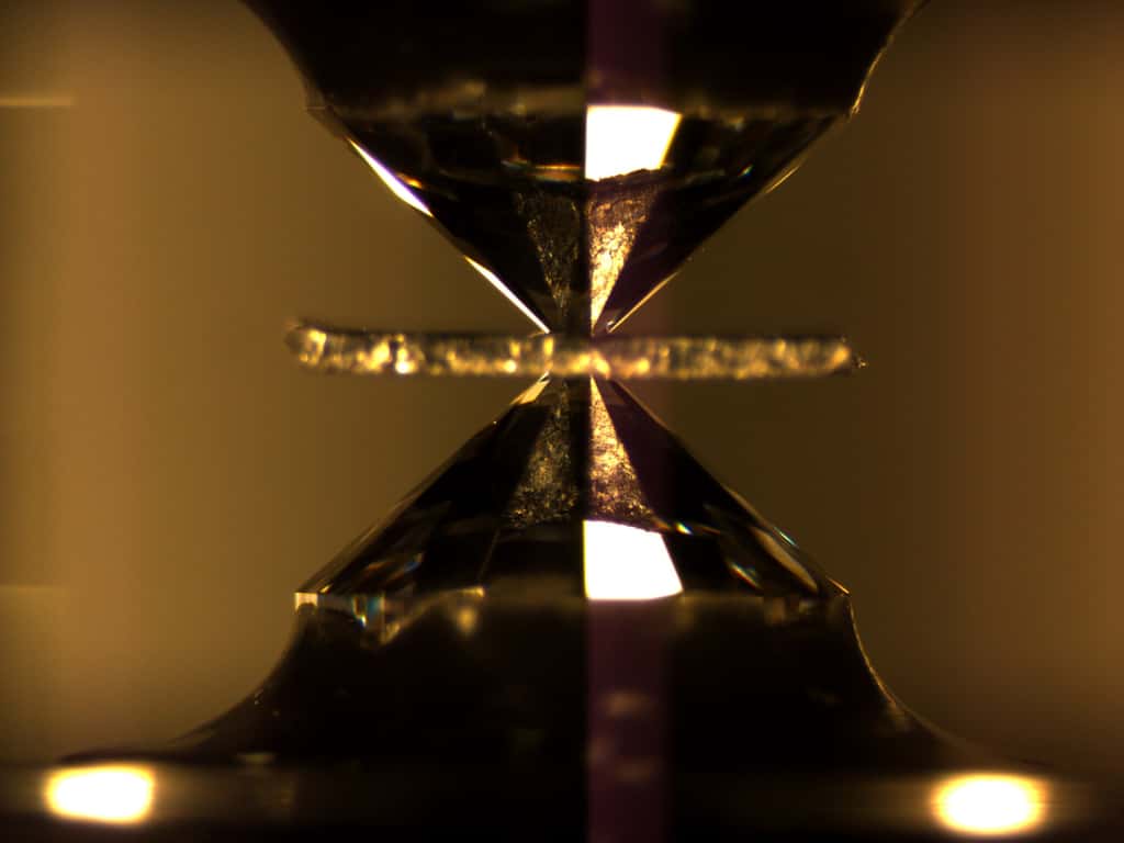 Une enclume à diamant sert à réaliser des expériences à de très fortes pressions. © DP, Steve Jacobsen 