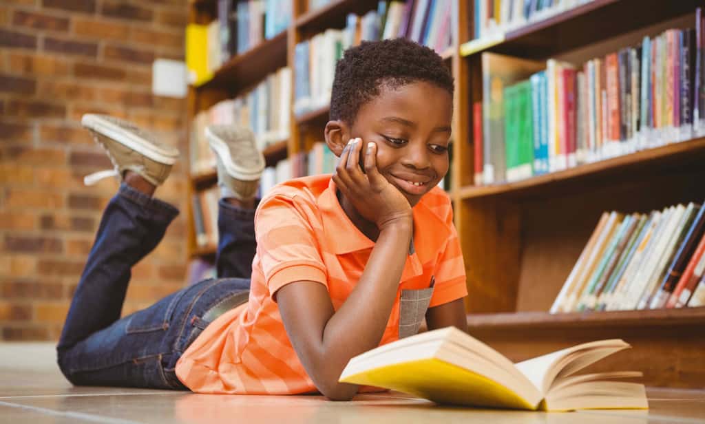 La plupart des spécialistes s'accordent à reconnaître les bienfaits du bilinguisme pour la croissance d'un enfant. © WavebreakMediaMicro, Adobe Stock