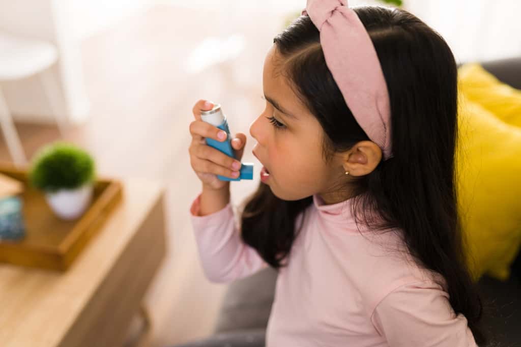  En France, au moins 10 % des enfants scolarisés ont de l'asthme. © AntonioDiaz, Adobe Stock