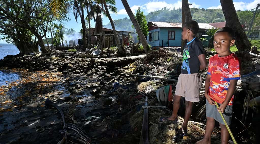 Six cents villages devront être déplacés et 40 sont en danger imminent. Au total, ce sont 70 % des Fidjiens qui devront s'exiler plus loin dans les terres. © Saeed Khan, AFP.