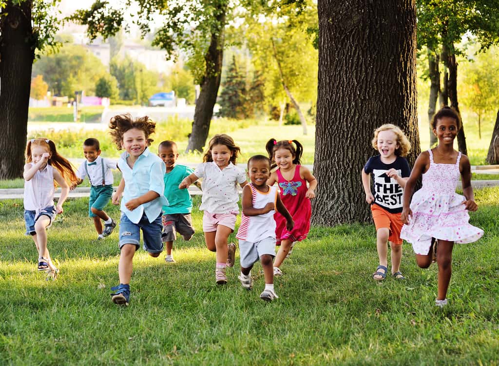 Favoriser l'activité physique durant l'enfance protègera le cœur des enfants à l'âge adulte. © Evgeniy Kalinovskiy, Adobe Stock