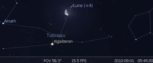 La Lune est en rapprochement avec Les Pléiades et l'étoile Aldébaran