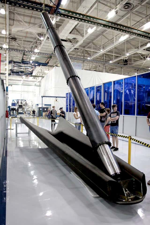 Une autre vue d'une des quatre jambes du système d'atterrissage du premier étage du lanceur Falcon 9. Un lancement pour tester la récupération du premier étage aura lieu le 16 mars prochain. © SpaceX