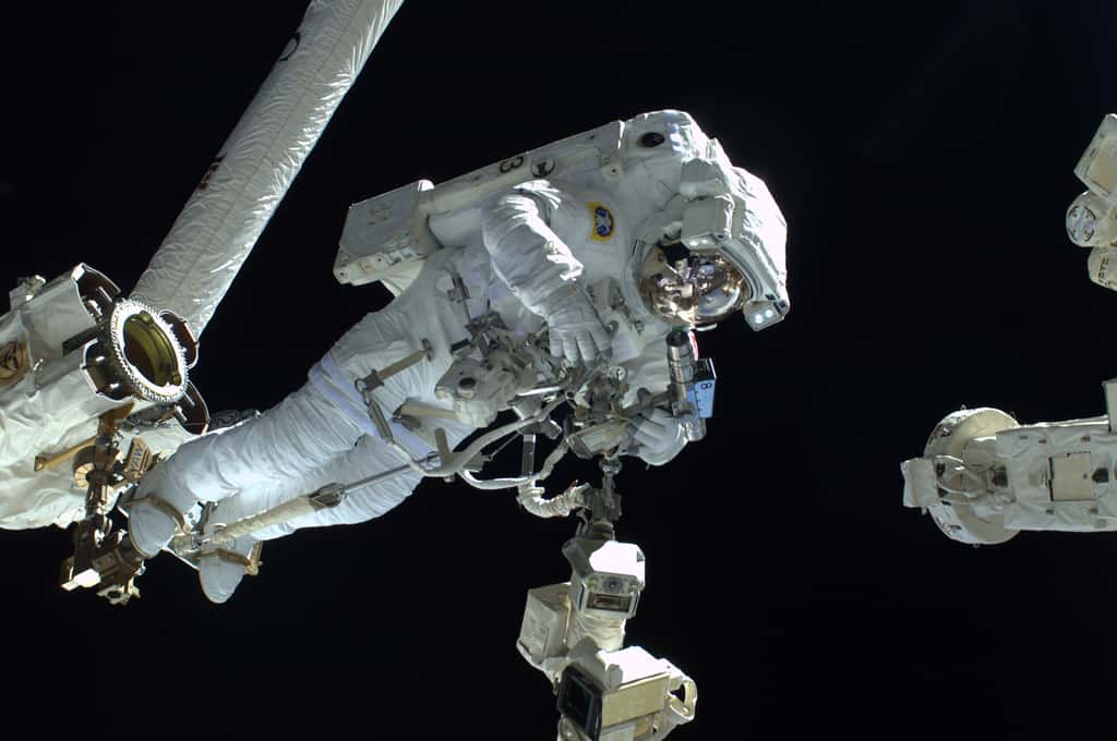Luca Parmitano lors de sa sortie dans l'espace qui aurait pu lui être fatale. © ESA, Nasa