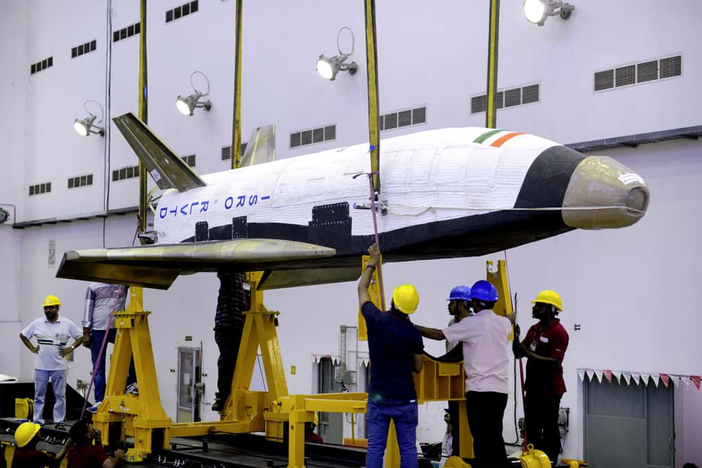 Long de moins de dix mètres, ce prototype préfigure, peut-être, le futur véhicule réutilisable et ailé à deux étages dont l'Inde souhaite se doter pour le lancement de satellites en orbite basse. © Isro