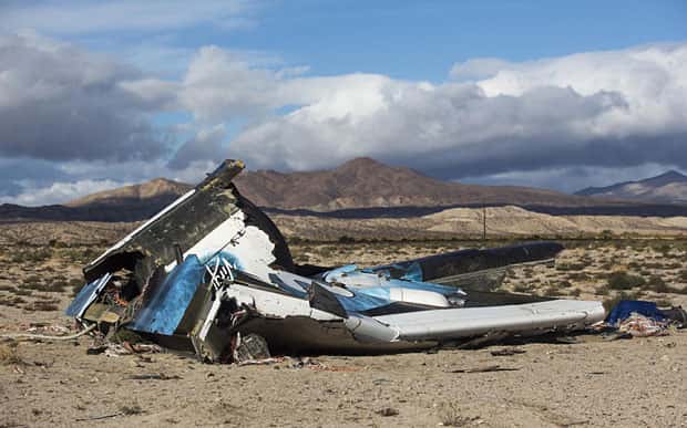 Une partie des débris du SpaceShipTwo après son crash qui aura coûté la vie à Michael Alsbury, un des deux pilotes d'essai. © DR