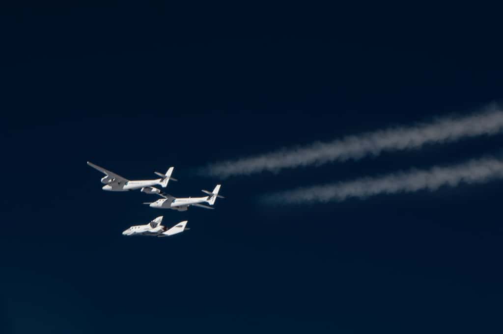 Le SpaceShipTwo se séparant de son avion porteur, le White Knight 2. © Virgin Galactic