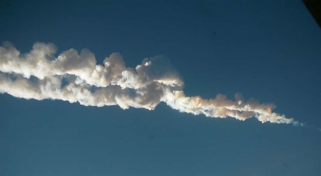 Trace laissée dans le ciel de l'explosion de la météorite dite de Tcheliabinsk survenue en février 2013. © Droits réservés