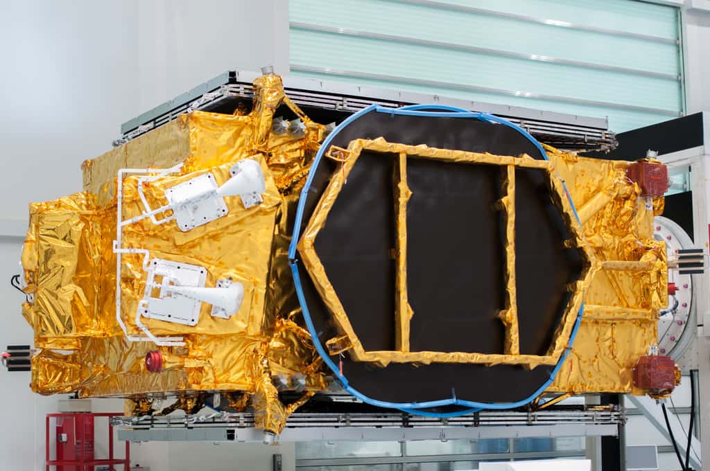 Le satellite TurkmenAlem utilise un support d'antenne imprimé en 3D. Il a été lancé en avril 2015 par un Falcon 9 de SpaceX. © Rémy Decourt