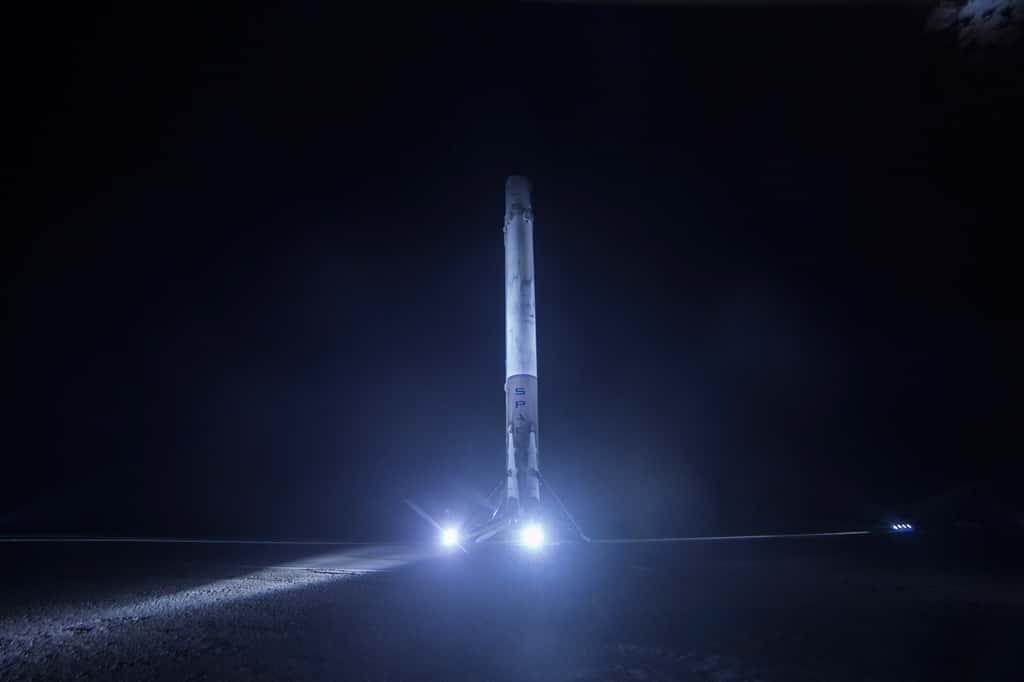  Cinquième récupération réussie d'un étage principal du lanceur Falcon 9. La prochaine étape sera la réutilisation de l'un d'entre eux lors d'un lancement. Elle devrait avoir lieu cet automne. © SpaceX