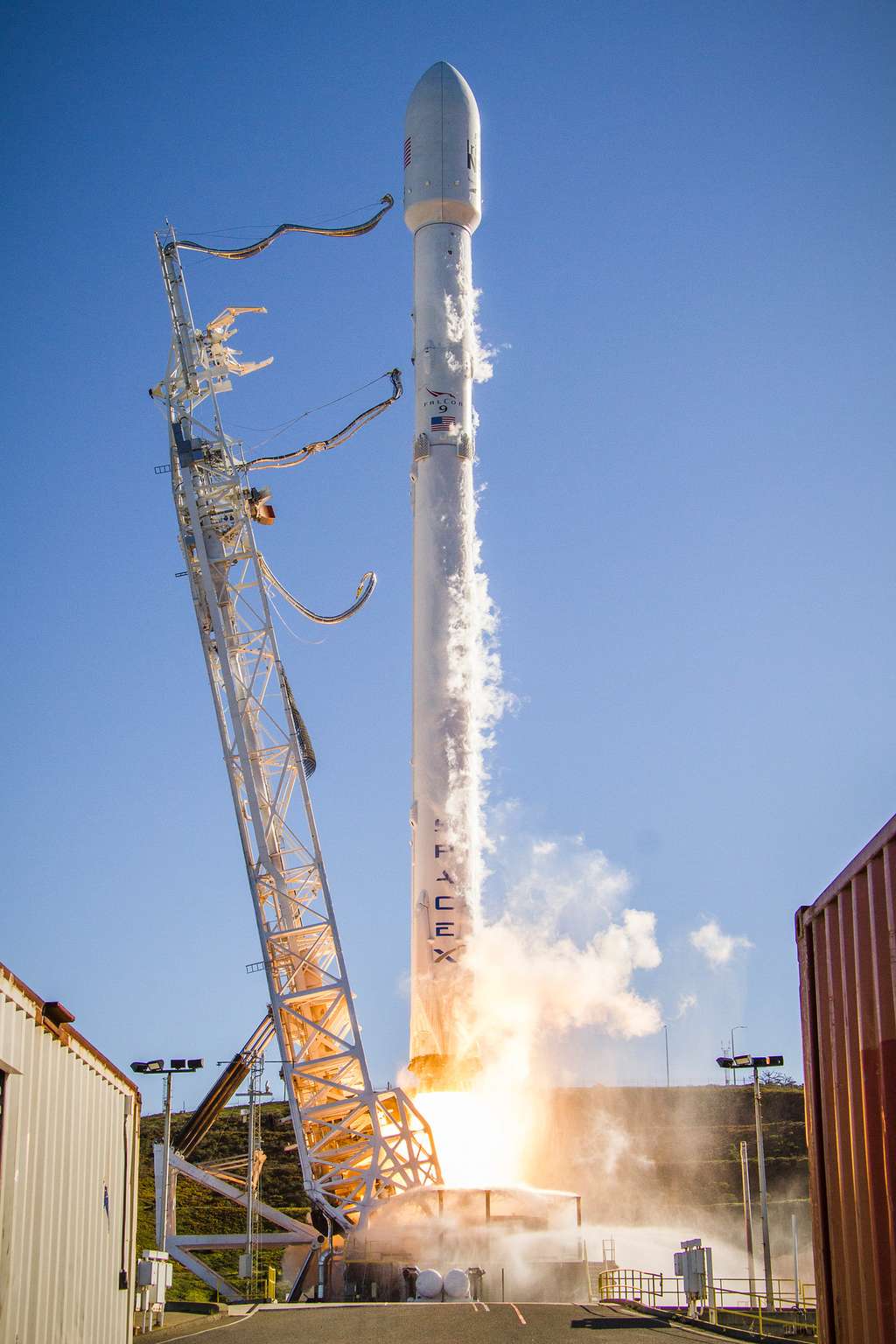 Le lanceur Falcon 9 au décollage, quatre mois après la suspension des tirs. © SpaceX