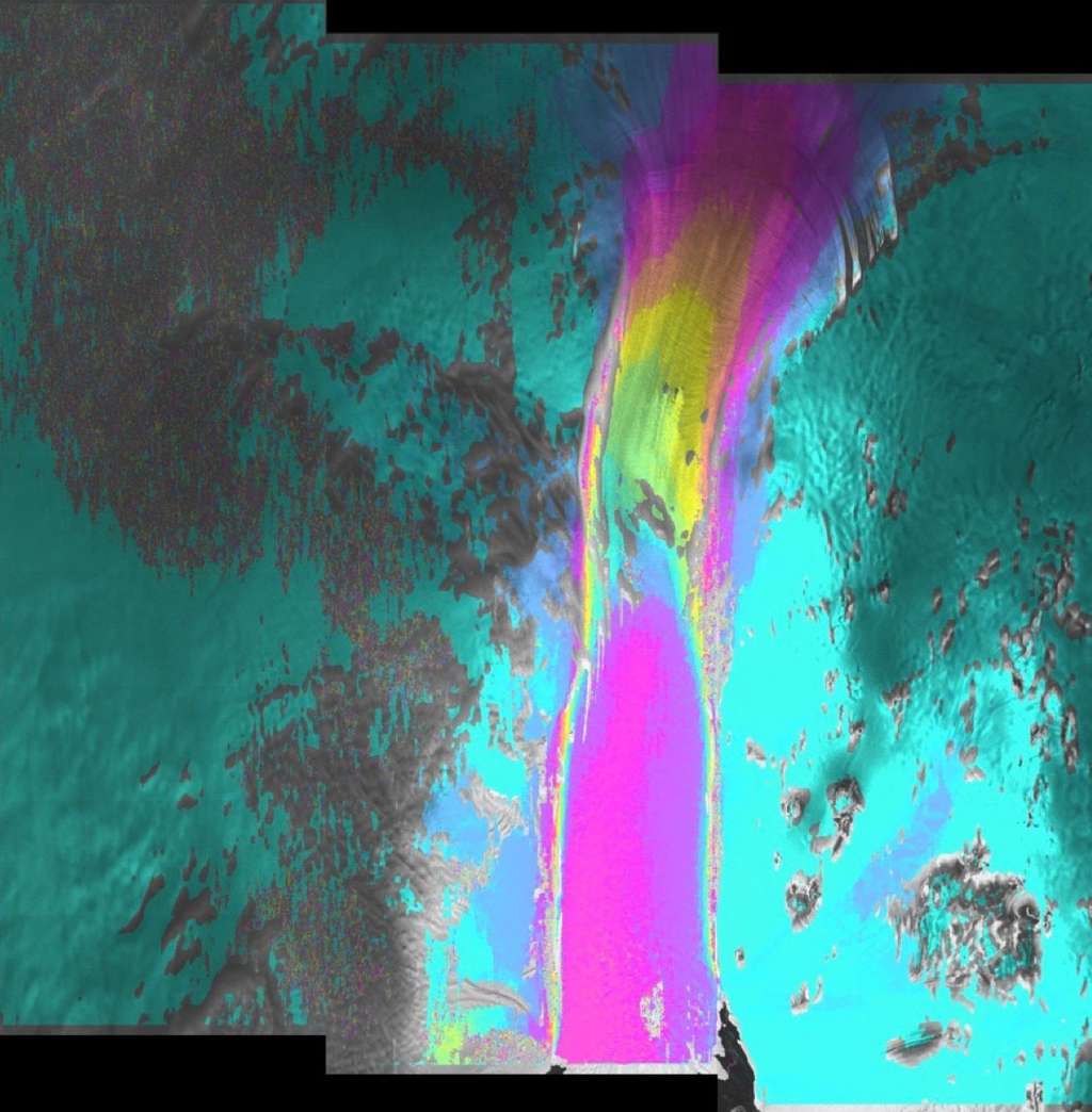 Avec leur radar, les satellites Sentinel 1 sont capables de voir la fonte des glaciers, mais également leur vitesse de déplacement. Cette image combine deux vues acquises les 3 et 15 mars 2016 par Sentinel 1A ; elle montre la vitesse de déplacement du glacier de l'île du Pin, en Antarctique. Les zones en violet indiquent un déplacement de 100 mètres entre les deux clichés. © <em>Copernicus data</em>