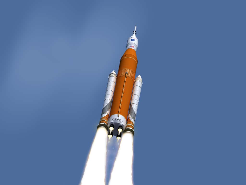  Dans sa version de base, le SLS, avec ses deux étages, aura une capacité de lancement de 70 tonnes en orbite basse. Avec l’utilisation d’un troisième étage (<em>Exploration Upper Stage</em>), cette capacité sera portée à 105 tonnes, et à 143 tonnes avec l’utilisation de boosters plus puissants. © Nasa