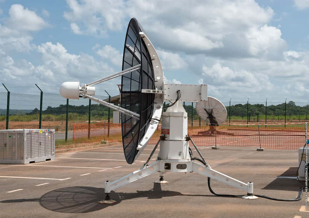 Le radar et la station de télémesure. © Esa, Cnes, Arianespace / Service Optique CSG