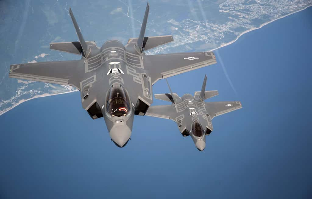 Le F-35 a été un programme onéreux et compliqué à mettre en place. Il n'y a toutefois aucune comparaison à dresser avec une armée de drones. © USAF