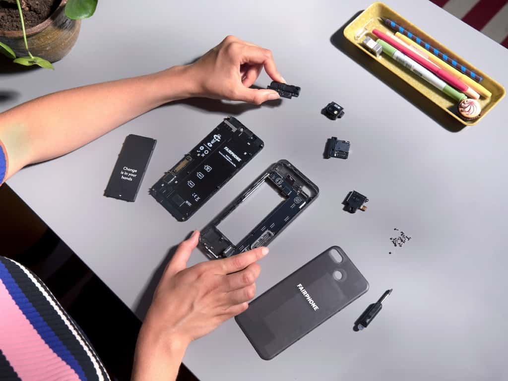 Le Fairphone 3 se compose de quatre modules remplaçables en plus de la batterie. © Fairphone