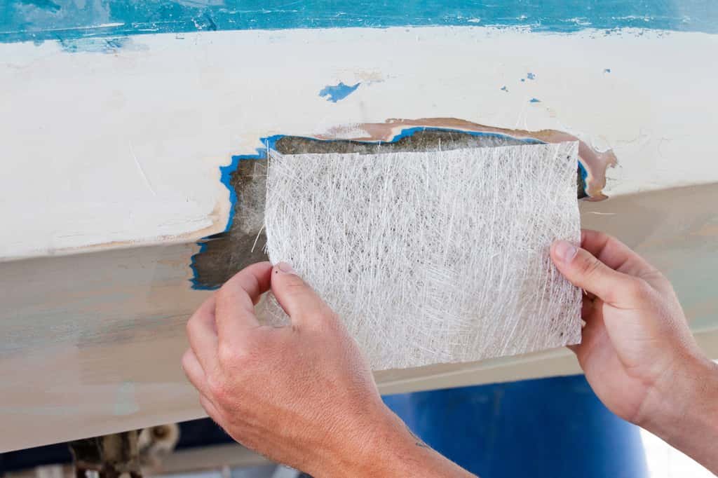 La fibre de verre utilisée dans la fabrication et la réparation de bateaux contamine des huîtres et des moules. © Johzio, Adobe Stock