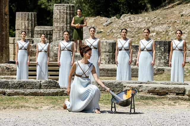 La cérémonie d’allumage de la flamme, à Olympie, rappelle la tradition grecque des Jeux olympiques. © Stocksnap, Pixabay