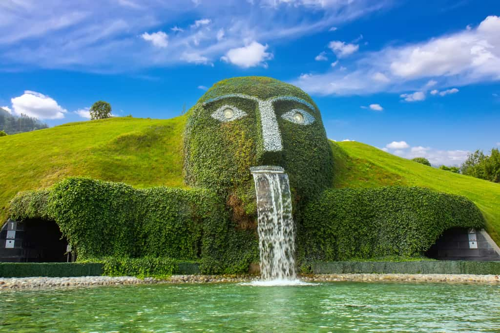 La <em>Swarovski fountain</em> est bien plus qu'un géant de verdure… © Vladislav Gajic, Adobe Stock