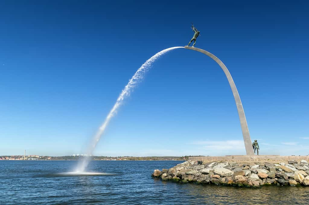  « Dieu notre Père sur l’arc-en-ciel », le nom de cette fontaine est déjà poétique en soi ! © borisb17, Adobe Stock