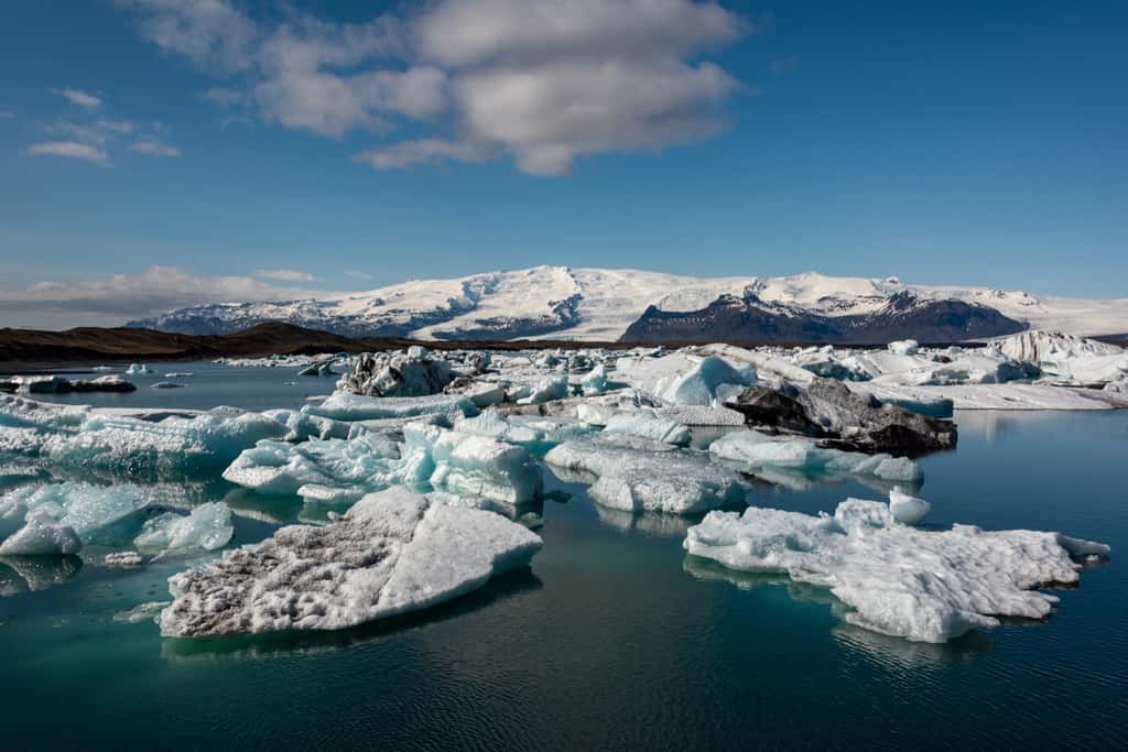 La fonte des glaciers influence la rotation de la terre et, indirectement, fait varier la durée du jour. © silentriver62, Adobe Stock