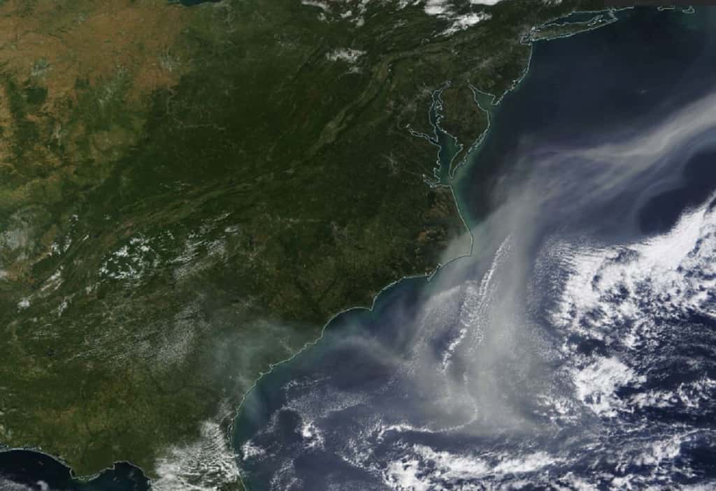 Un nuage de fumées issu des incendies canadiens le long de la côte est américaine le 2 octobre 2023. © Nasa