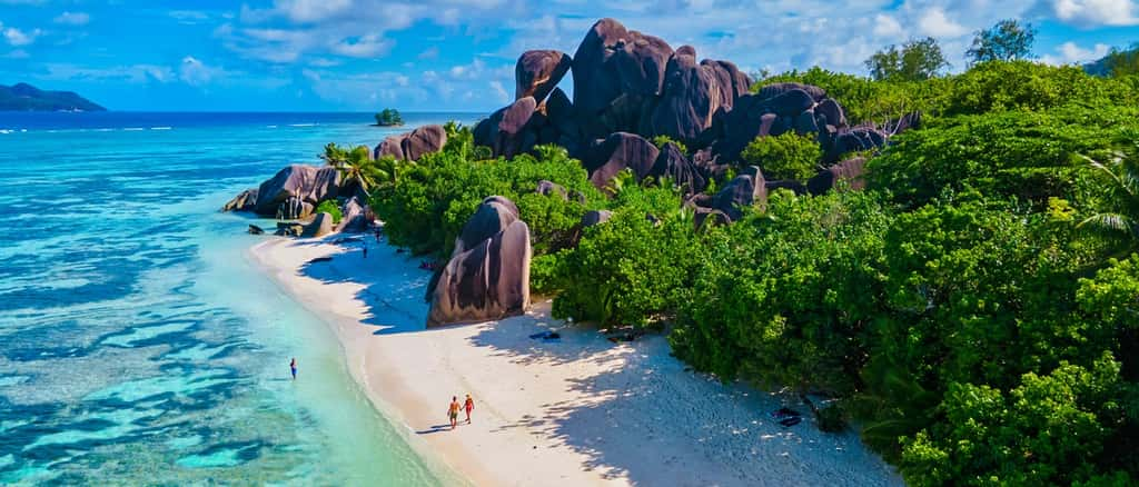 Praslin est un incontournable de votre séjour aux Seychelles. ©Fokke Baarssen, Adobe.