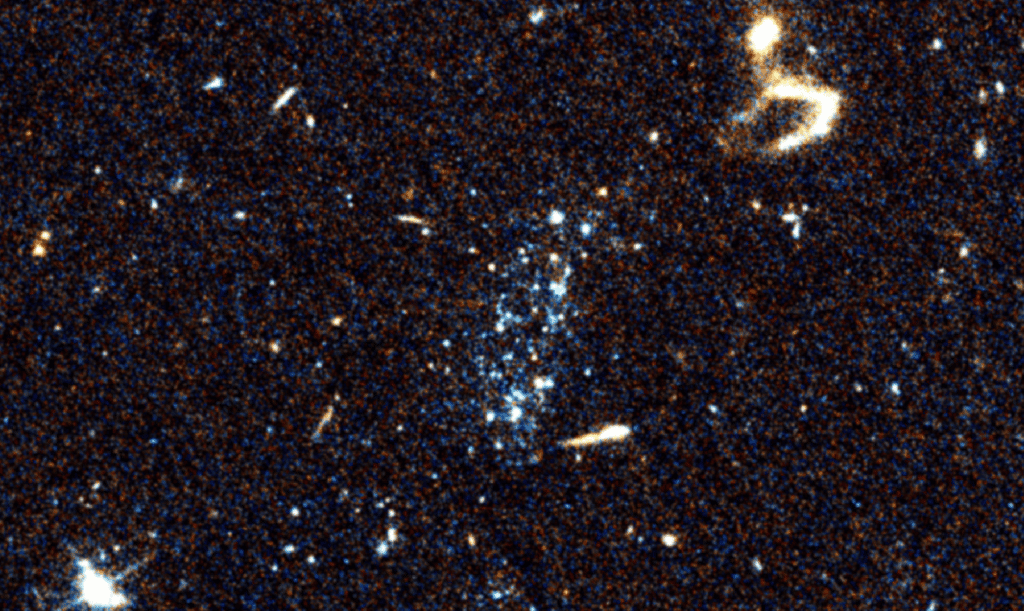 Les astronomes de l'UArizona ont identifié une nouvelle classe de système stellaire. La collection d'étoiles bleues pour la plupart jeunes est vue ici à l'aide du télescope spatial Hubble. © Michel Jones